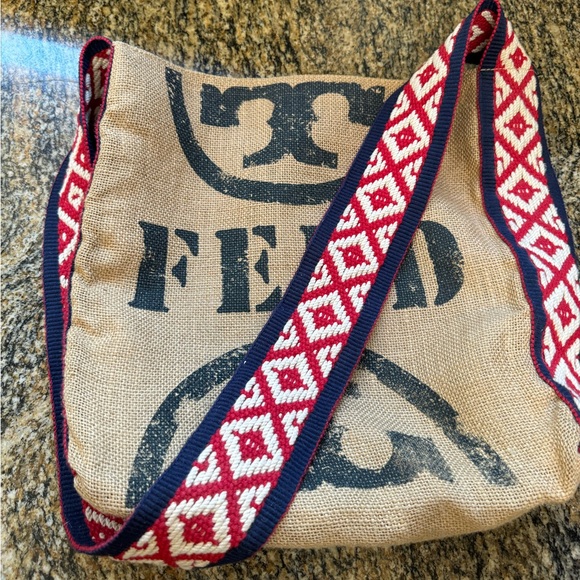 TORY BURCH x FEED Holt Renfrew Burlap Crossbody Bag RARE Red Strap - Picture 5 of 7